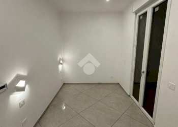 Three-room apartment Via Alessandro Volta, Pero - photo 12
