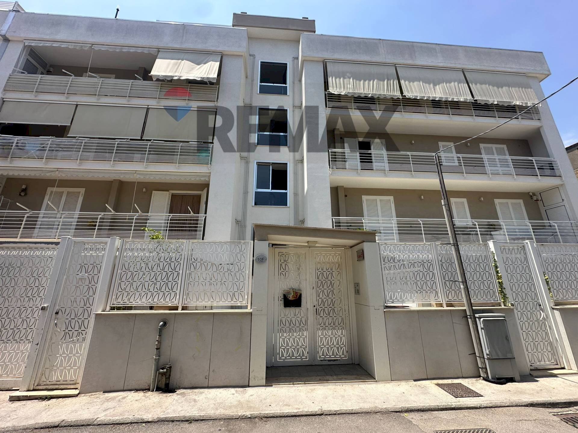 Edificio all\'aperto - Three-room apartment Afragola - photo 2