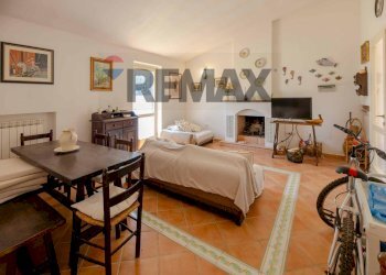 Sala da pranzo - Casa semi indipendente Via Dei Biancospini
 
18, Castellaneta - foto 3