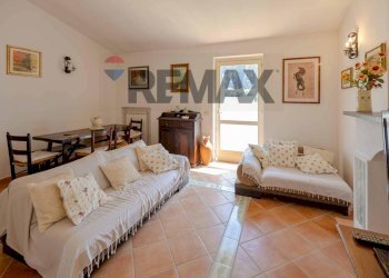Sala da pranzo - Casa semi indipendente Via Dei Biancospini
 
18, Castellaneta - foto 4