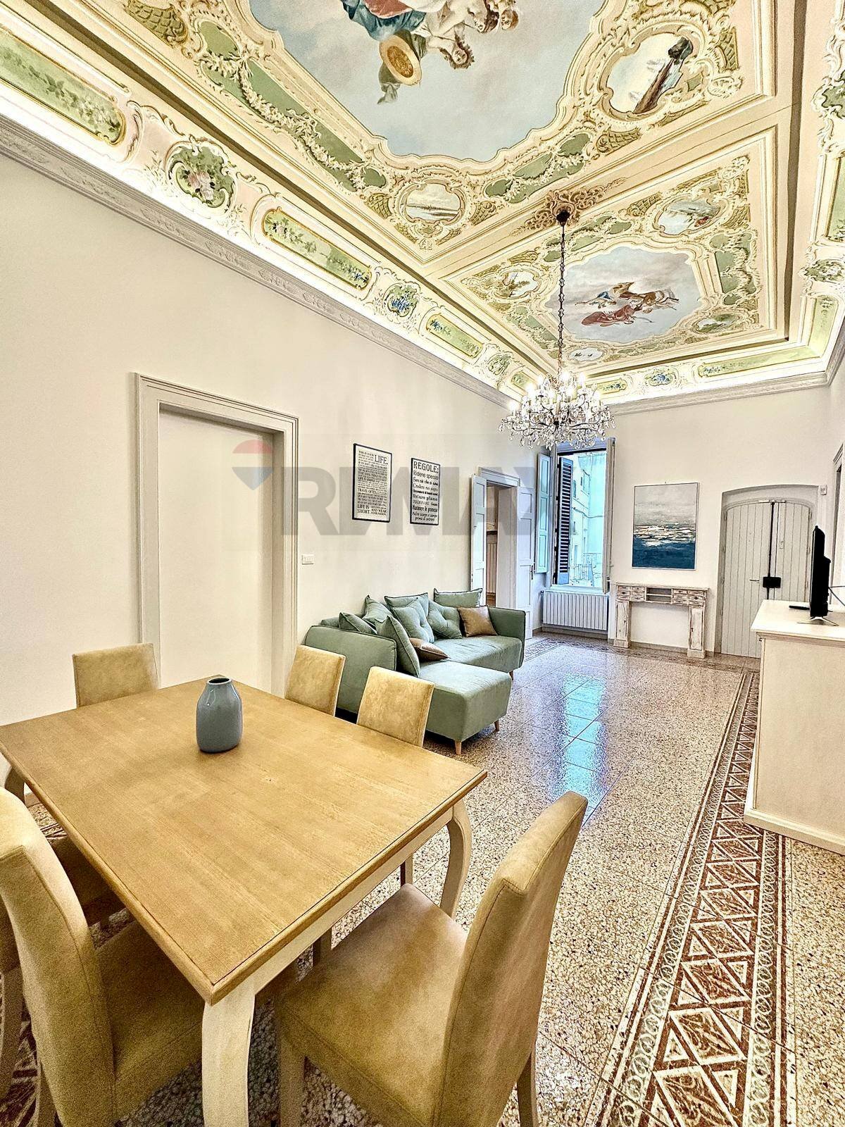 Sala da pranzo - Quadrilocale Piazza Vittorio Emanuele III
 
21, Cisternino - foto 1