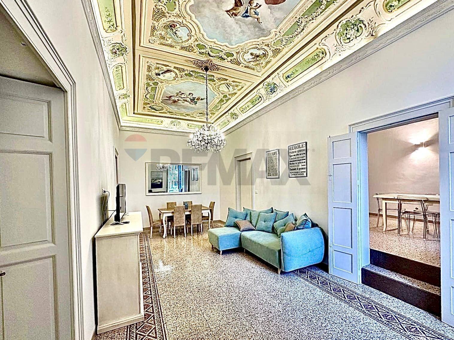 Sala da pranzo - Quadrilocale Piazza Vittorio Emanuele III
 
21, Cisternino - foto 2