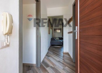 Hall / corridoio - Three-room apartment Via Diaz
 
15, Buguggiate - photo 2