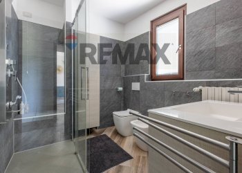 Bagno - Three-room apartment Via Diaz
 
15, Buguggiate - photo 16