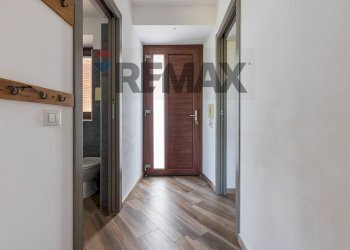 Hall / corridoio - Three-room apartment Via Diaz
 
15, Buguggiate - photo 21