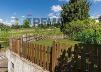 Giardino - Three-room apartment Via Diaz
 
15, Buguggiate - photo 24