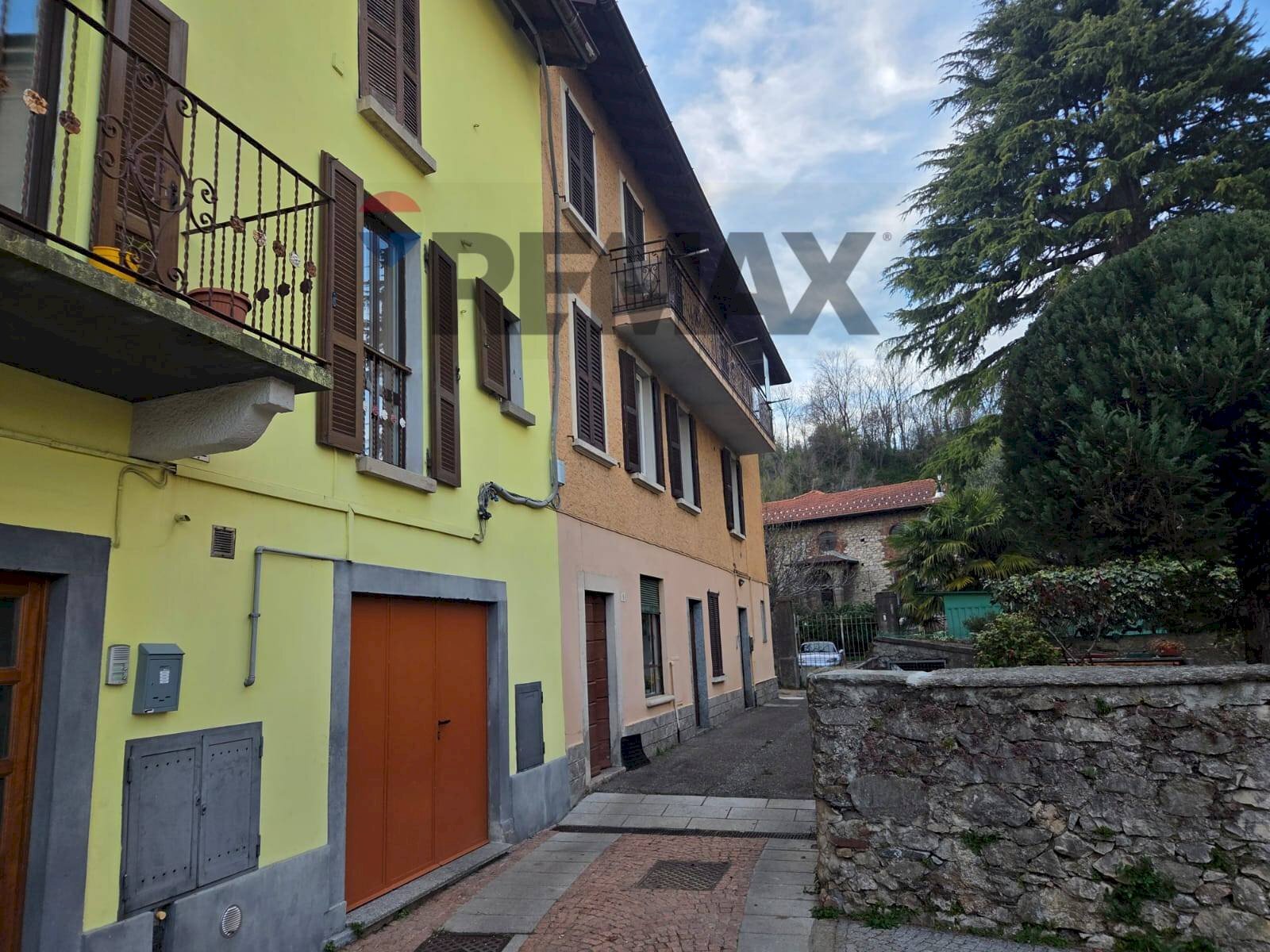 Edificio all\'aperto - Casa semi indipendente PIAZZA FUMAGALLI
 
11, Arcisate - foto 1