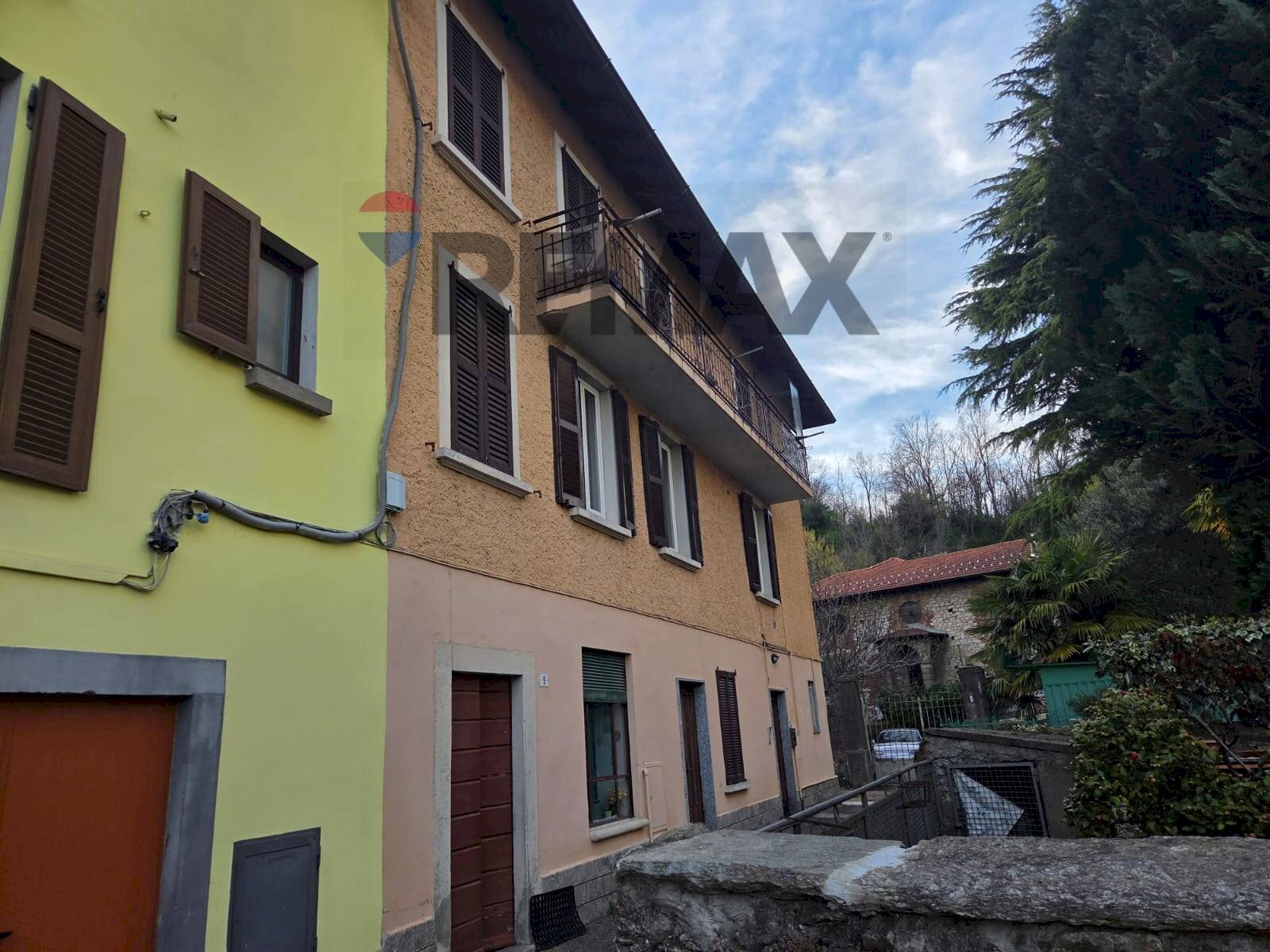 Edificio all\'aperto - Casa semi indipendente PIAZZA FUMAGALLI
 
11, Arcisate - foto 2