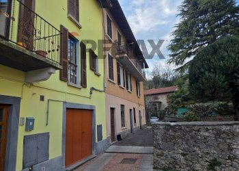 Edificio all\'aperto - Casa semi indipendente PIAZZA FUMAGALLI
 
11, Arcisate - foto 1