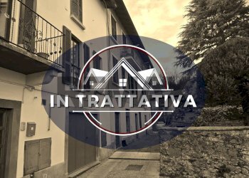 Edificio all\'aperto - Semi-detached house PIAZZA FUMAGALLI
 
11, Arcisate - photo 1