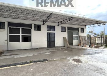 Casa all\'aperto - Locale Commerciale Via Passanti
 
111, San Giuseppe Vesuviano - foto 2