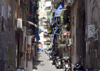 Edificio all\'aperto - Trilocale Vico Cangiani A Santa Maria Antesaecula
 
27, Napoli - foto 1