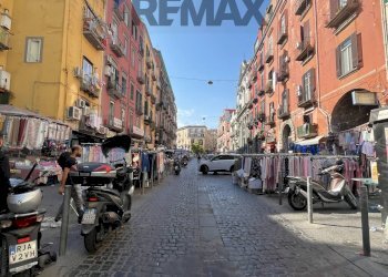 Edificio all\'aperto - Trilocale Vico Cangiani A Santa Maria Antesaecula
 
27, Napoli - foto 8