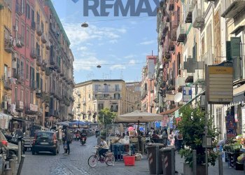 Edificio all\'aperto - Trilocale Vico Cangiani A Santa Maria Antesaecula
 
27, Napoli - foto 10