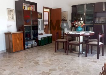 Sala da pranzo - Appartamento via San Giovanni Galermo
 
15, Gravina di Catania - foto 4