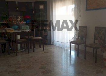 Sala da pranzo - Appartamento via San Giovanni Galermo
 
15, Gravina di Catania - foto 5
