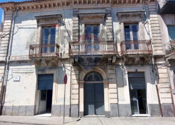 Edificio all\'aperto - Casa indipendente Piazza Municipio
 
1/2/3, Linguaglossa - foto 2