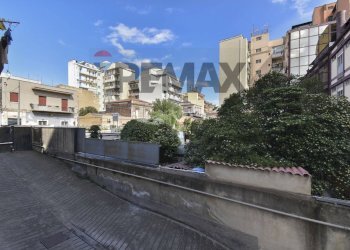 Edificio all\'aperto - Three-room apartment via regina bianca
 
81, Catania - photo 34