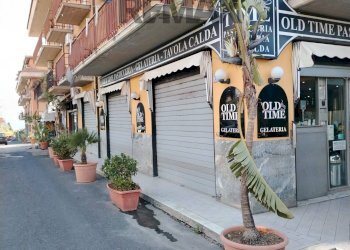 Edificio all\'aperto - Cafeteria - Cold Bar Viale della Regione
 
53, Motta Sant'Anastasia - photo 1