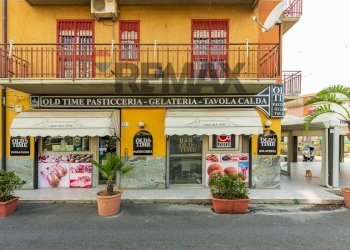 Edificio all\'aperto - Cafeteria - Cold Bar Viale della Regione
53, Motta Sant'Anastasia - photo 1
