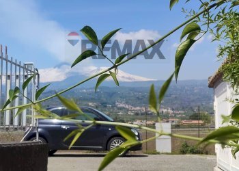 Vista delle montagne - Quadrilocale Via Mario Amato
 
38, Mascali - foto 3