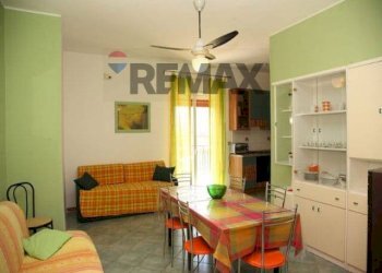 Sala da pranzo - Trilocale via Porticato
 
2, Giardini-Naxos - foto 1