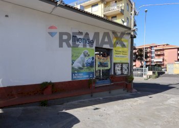 Edificio all\'aperto - Attività Commerciale Viale delle Province
 
85/87/81/83, Giarre - foto 1