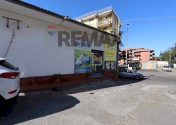 Edificio all\'aperto - Attività Commerciale Viale delle Province
 
85/87/81/83, Giarre - foto 2