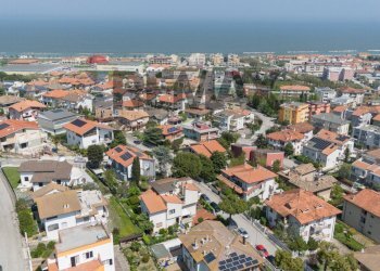 Edificio all\'aperto - Apartment via dei pini
 
34, Montemarciano - photo 9