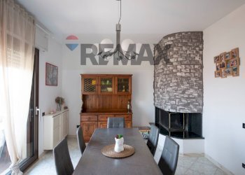Sala da pranzo - Apartment via dei pini
 
34, Montemarciano - photo 24