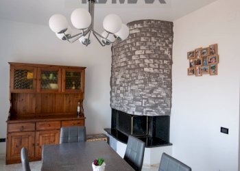Sala da pranzo - Apartment via dei pini
 
34, Montemarciano - photo 25