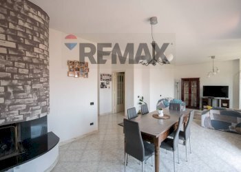 Sala da pranzo - Apartment via dei pini
 
34, Montemarciano - photo 28
