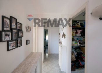 Hall / corridoio - Apartment via dei pini
 
34, Montemarciano - photo 39
