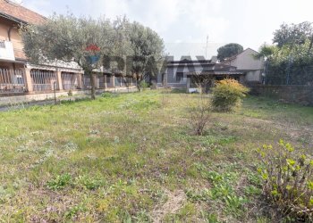 Giardino - Villa Via Sicilia
 
12, Desio - photo 3