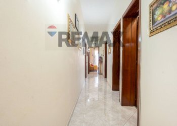 Hall / corridoio - Apartment Piazza Manganelli
 
13, Catania - photo 8