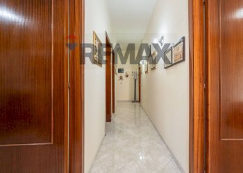Hall / corridoio - Apartment Piazza Manganelli
 
13, Catania - photo 19