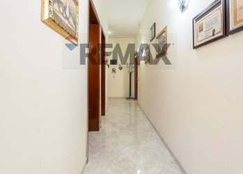 Hall / corridoio - Apartment Piazza Manganelli
 
13, Catania - photo 20