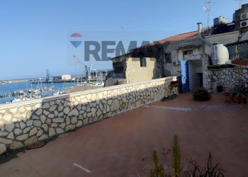 Terrazza - Four-room apartment Vicolo Flavio Gioia
 
33, Catania - photo 1