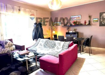 Sala da pranzo - Quadrilocale VIA DEI CICLAMINI
 
5, San Pietro Clarenza - foto 4