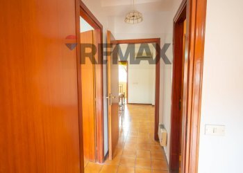 Hall / corridoio - Three-room apartment VIA SIENA
 
13, Sant'Alessio Siculo - photo 6