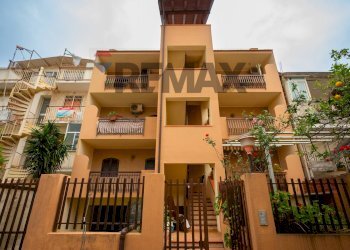 Edificio all\'aperto - Three-room apartment VIA SIENA
 
13, Sant'Alessio Siculo - photo 17