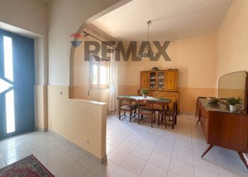 Sala da pranzo - Casa indipendente Str. IV Femmina Morta, 257 95018 Carruba CT
 
285, Riposto - foto 3