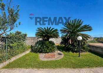 Giardino - Casa indipendente Str. IV Femmina Morta, 257 95018 Carruba CT
 
285, Riposto - foto 12