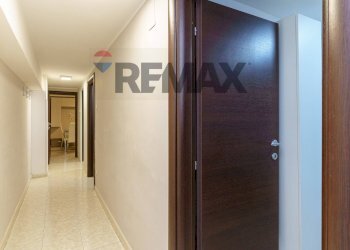 Hall / corridoio - Three-room apartment Via Vincenzo Giuffrida
 
92, Catania - photo 6