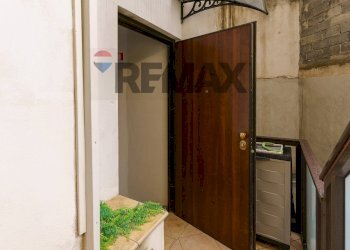 Hall / corridoio - Three-room apartment Via Vincenzo Giuffrida
 
92, Catania - photo 23