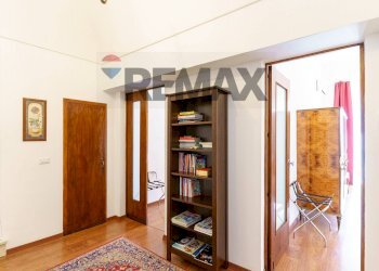 Hall / corridoio - Casa indipendente Via Idria
 
16, Troina - foto 10