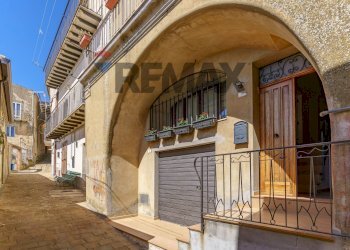 Edificio all\'aperto - Casa indipendente Via Idria
 
16, Troina - foto 44