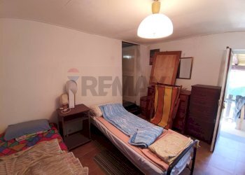 Camera / camera da letto - Semi-detached house Altare - photo 33
