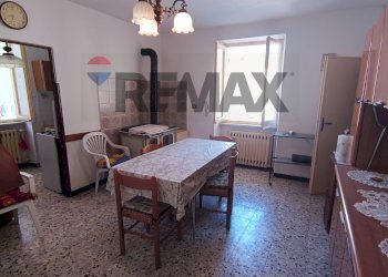 Sala da pranzo - Semi-detached house Piazza Vittorio Emanuele II
 
9, Priero - photo 8