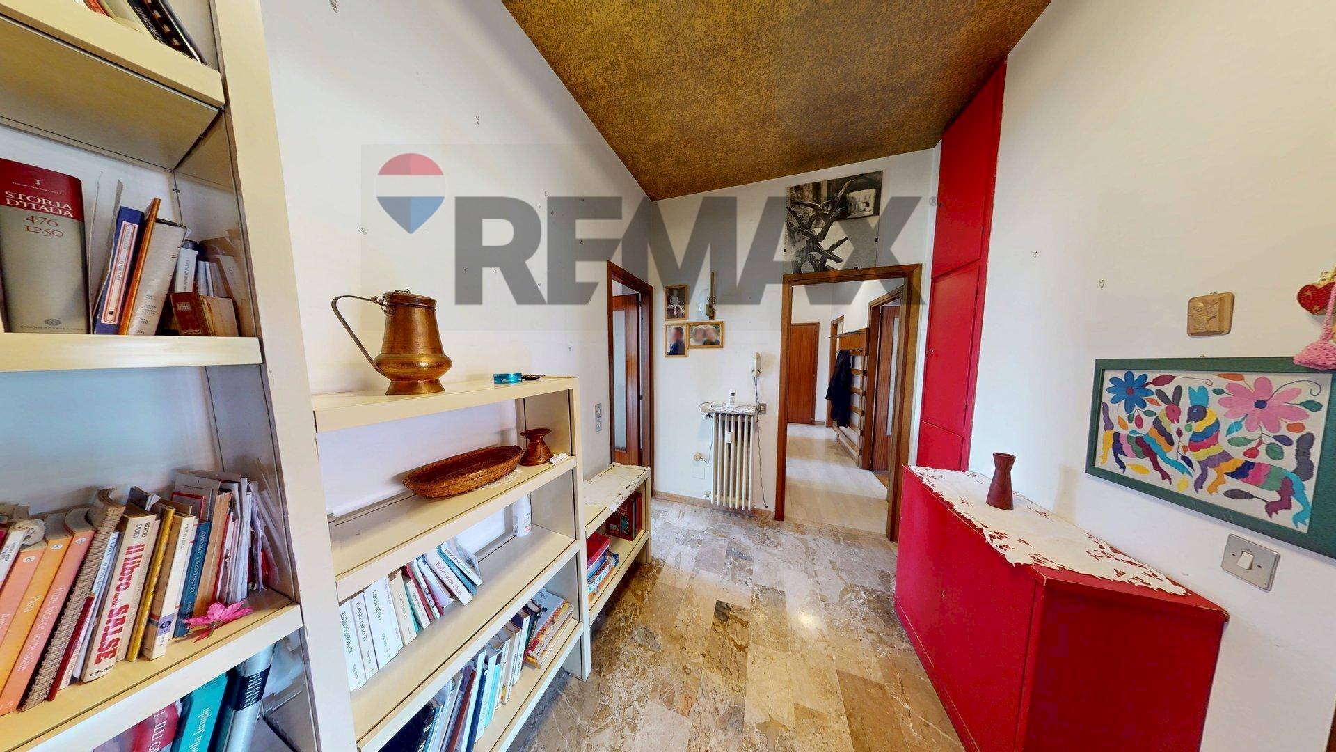 Hall / corridoio - Apartment Piazzale Francesco Petrarca
 
3, Ferrara - photo 2